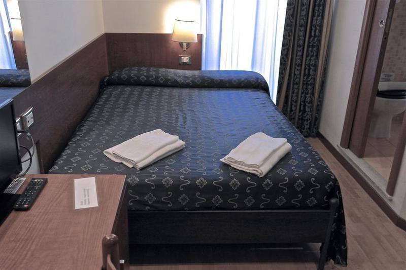 Guest House Casa Vicenza โรม ภายนอก รูปภาพ