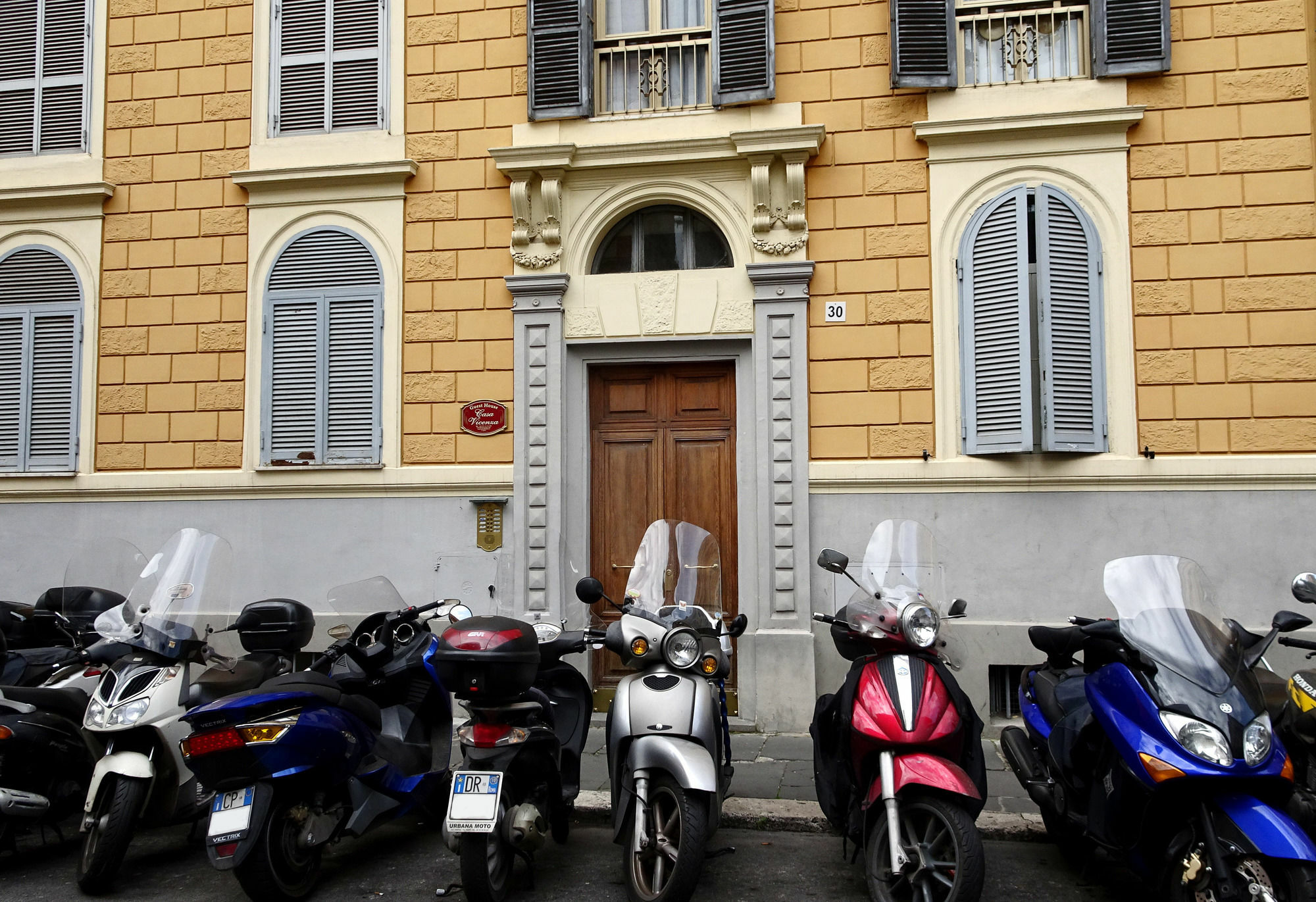 Guest House Casa Vicenza โรม ภายนอก รูปภาพ
